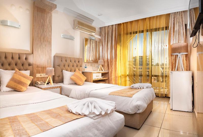 Standard Double Room image 3
