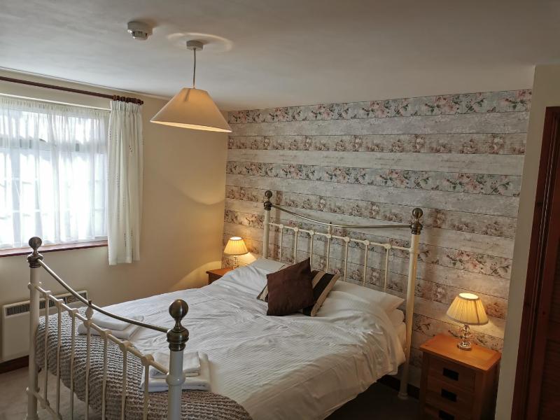 Deluxe Double Room with Shower image 4
