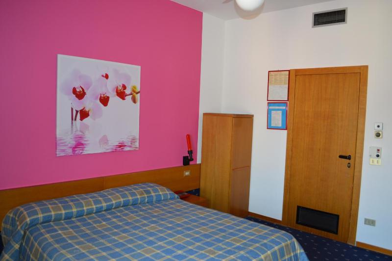 Double or Twin Room image 2