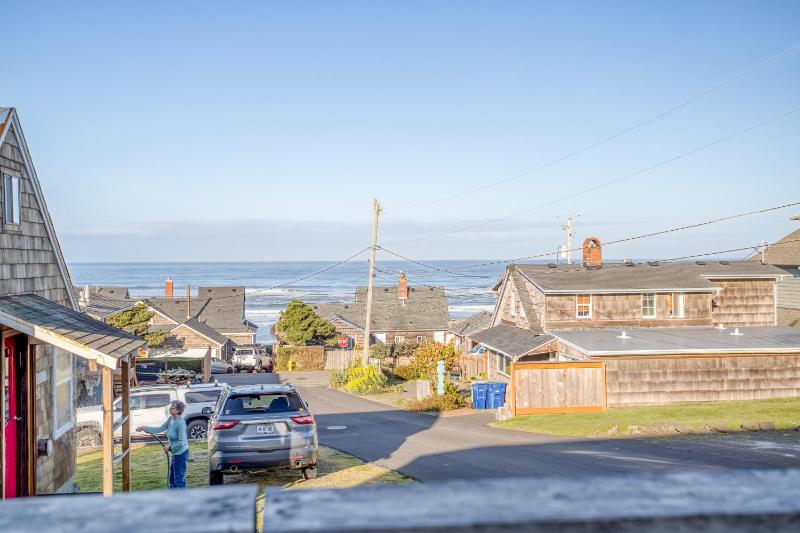 Chandler Beach House - image 17
