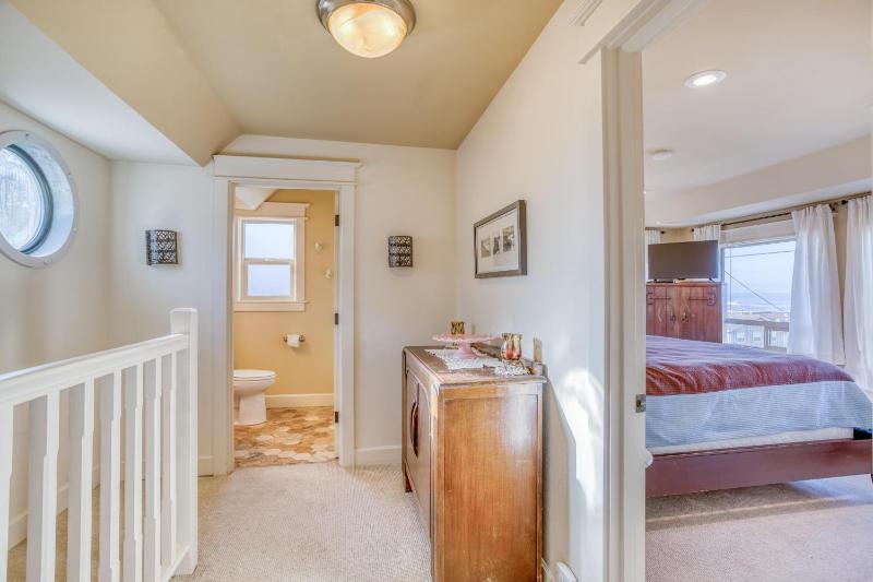 Chandler Beach House - image 29