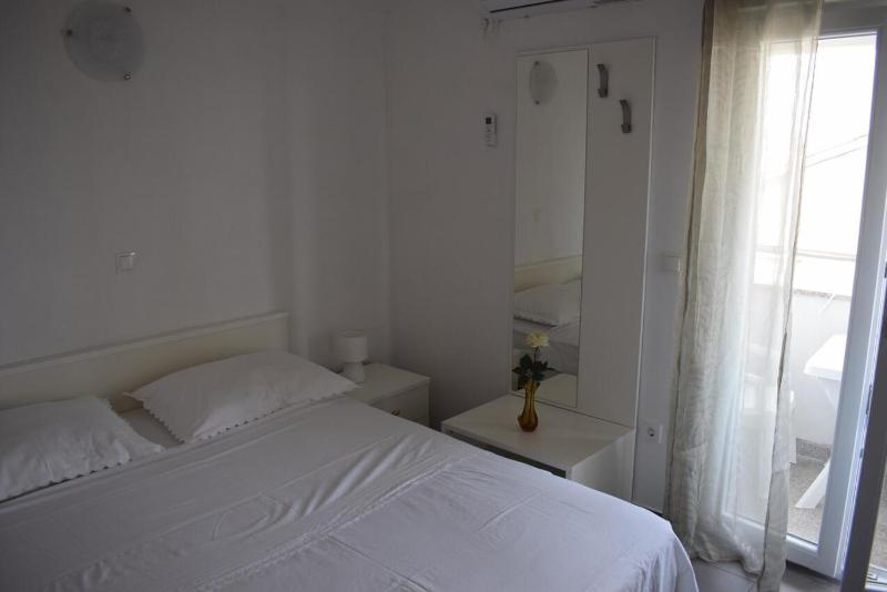 Studio with Balcony and Sea View image 1