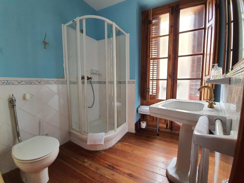 Twin Room with Balcony image 2