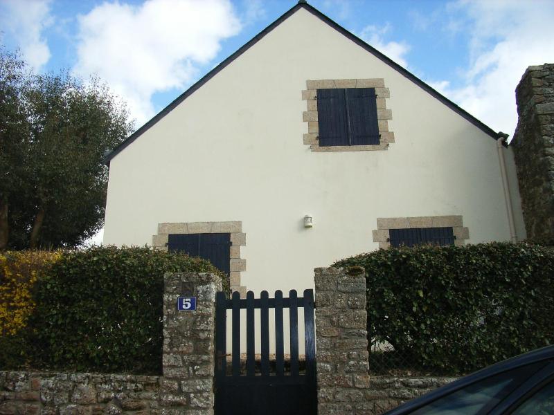 Two-Bedroom House image 4