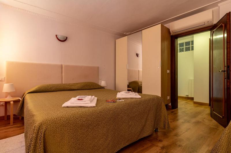 Double or Twin Room with Extra Bed and Shared Bathroom image 1