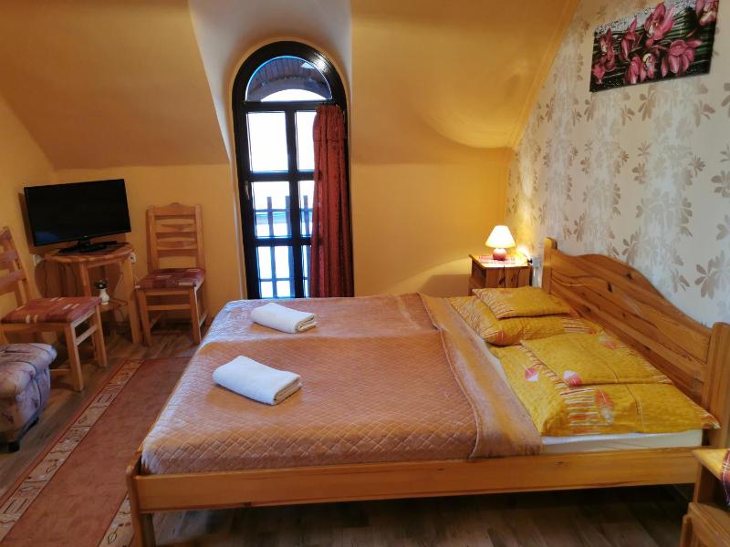 Double Room image 3