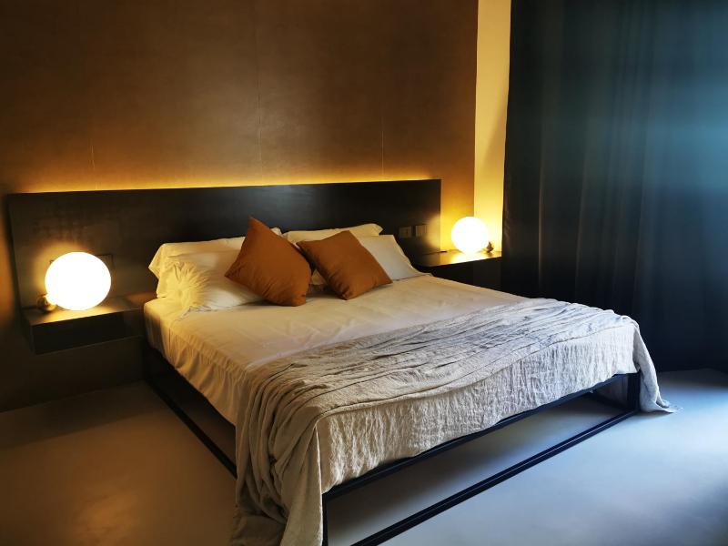 Deluxe King Room image 4