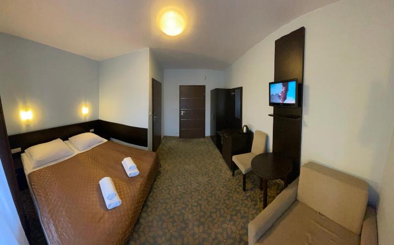 Double Room image 3