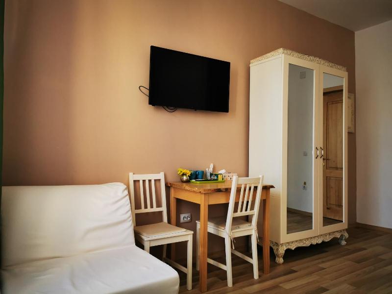 Deluxe Twin Room image 4