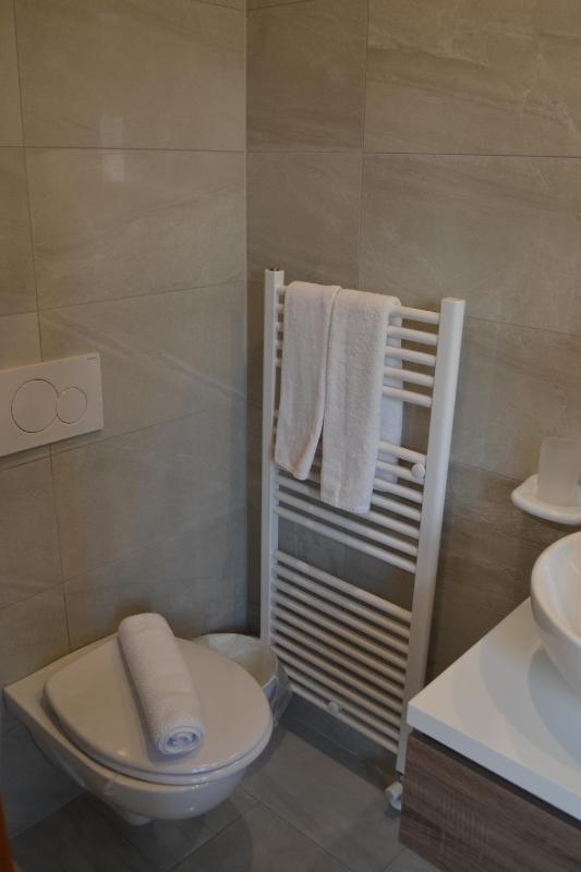 Twin Room image 3