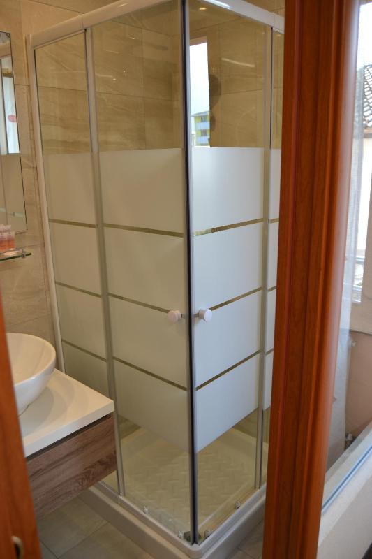Twin Room image 2