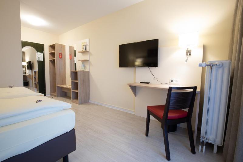 Comfort Single Room image 4