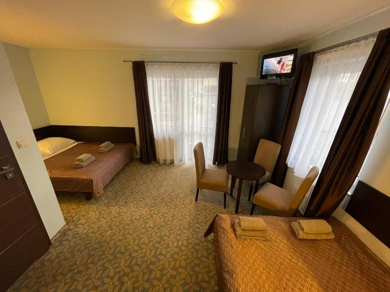 Quadruple Room image 4