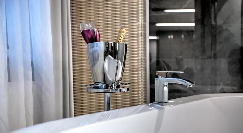 Deluxe Double Room with Free Access to Wellness and Fitness  image 3