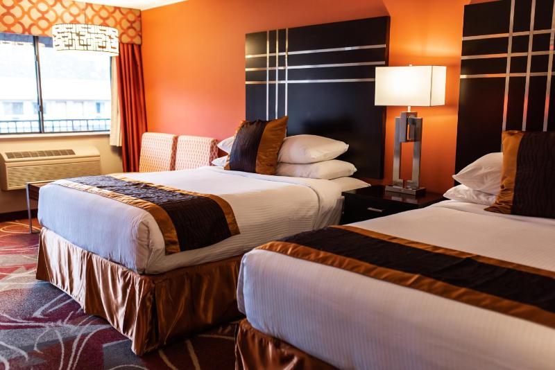 Queen Room with Two Queen Beds - Non-Smoking image 3