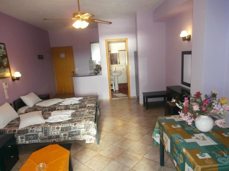 Studio (2 Adults) with Sea View image 4