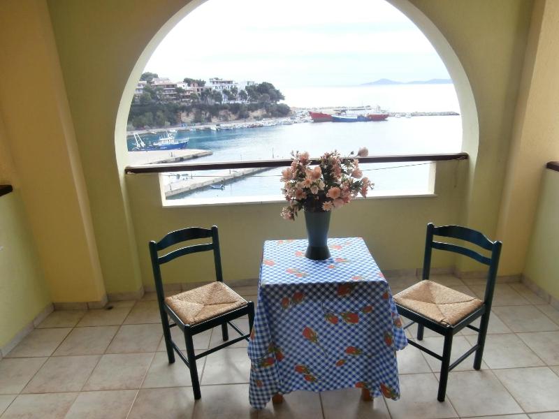 Studio (2 Adults) with Sea View image 3