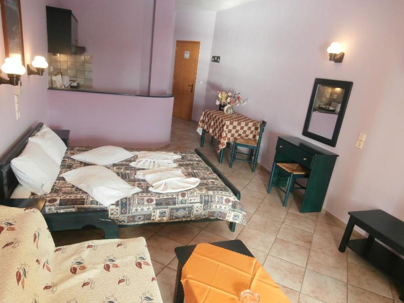 Studio (3 Adults) with Sea View image 4