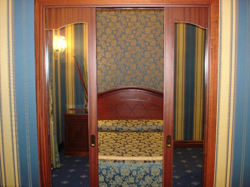 Superior Triple Room image 4