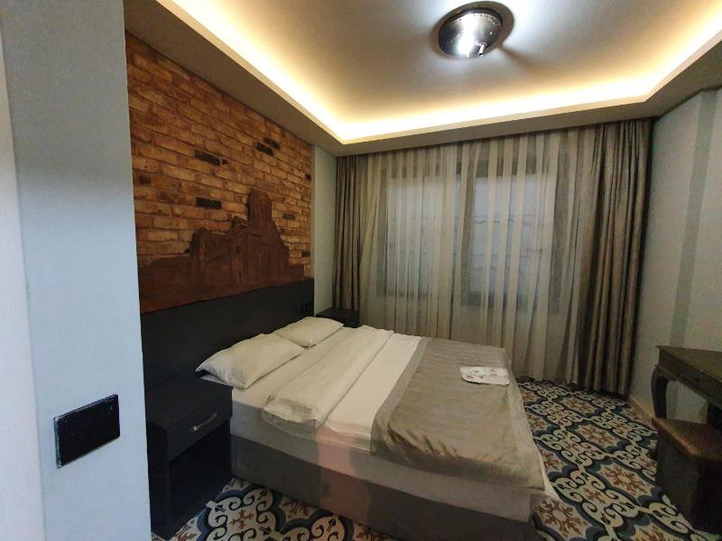 Economy Room image 4