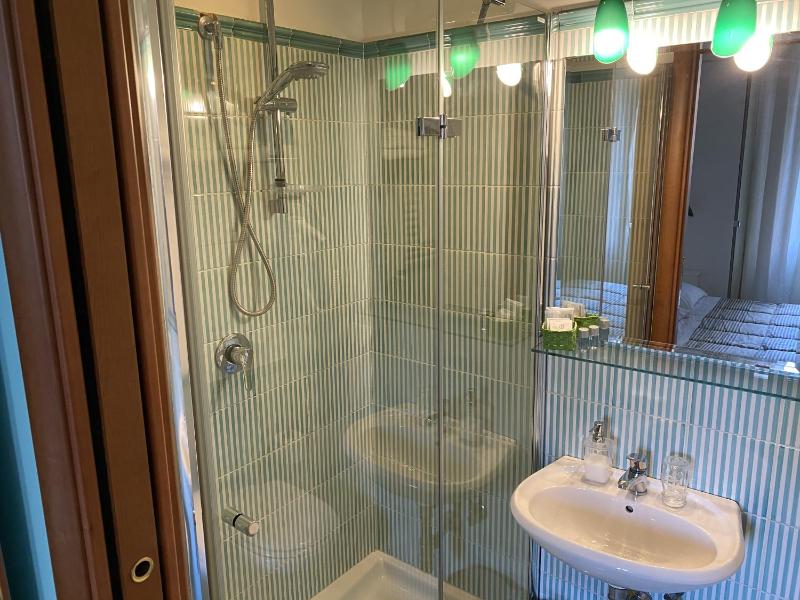 Double Room with Private Bathroom image 4