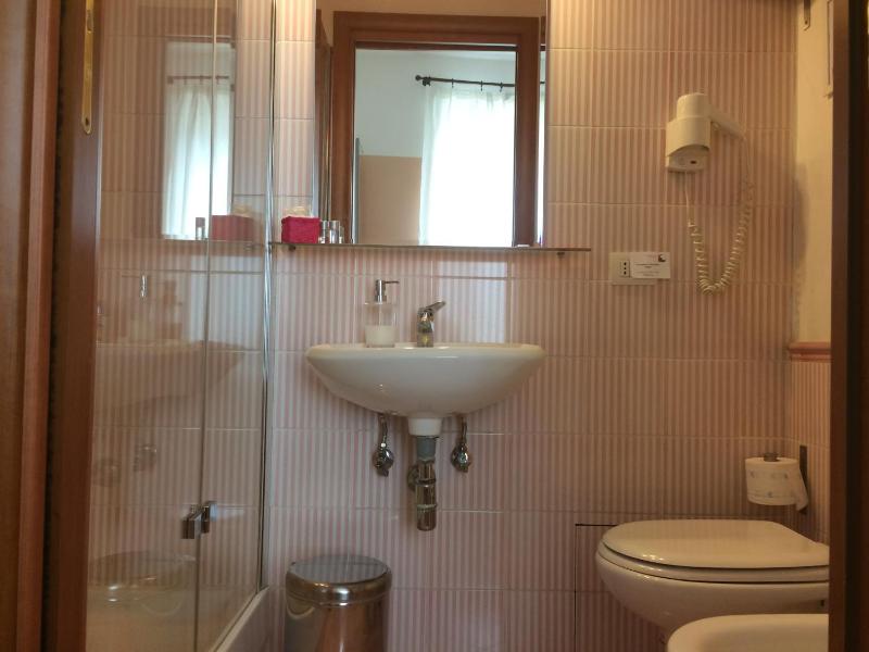 Double Room with Private Bathroom image 3