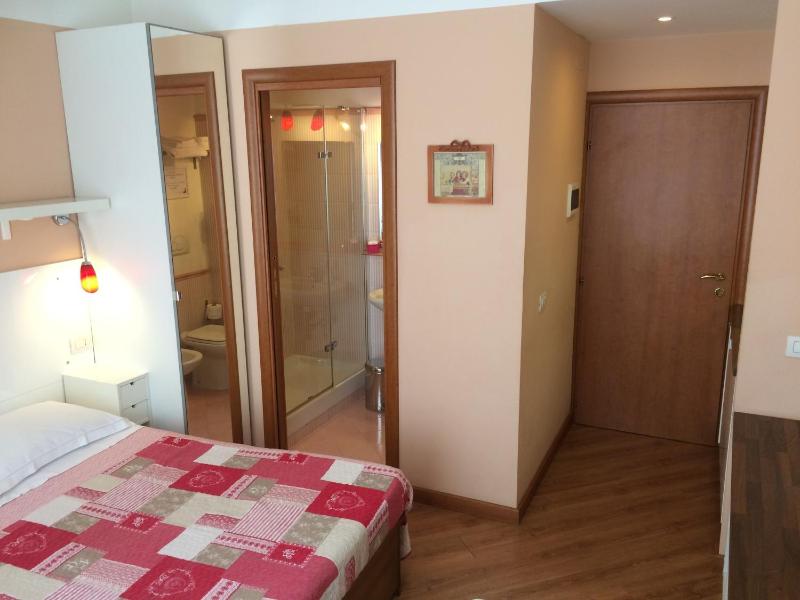 Double Room with Private Bathroom image 4