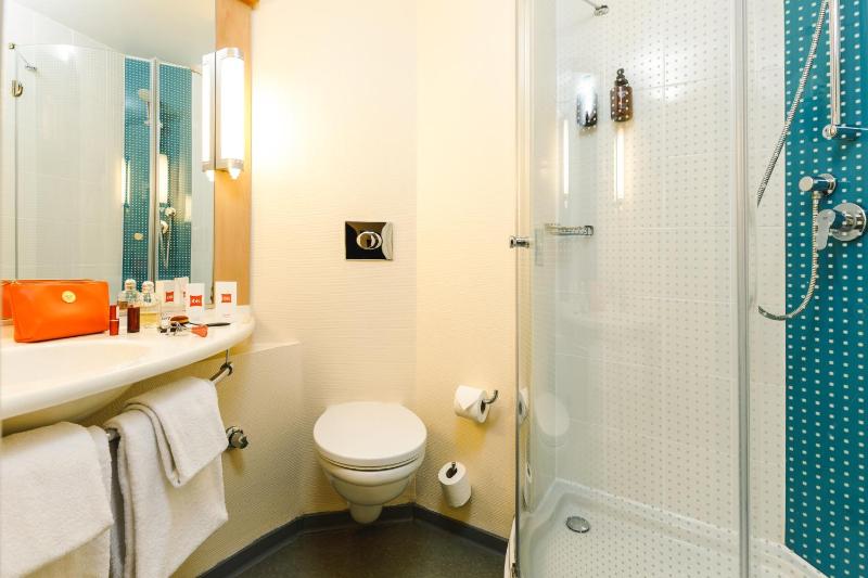 Standard Double Room image 4