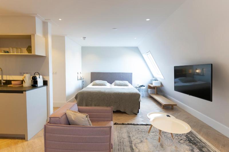 Deluxe Double Room with Shower (No Pets) image 2