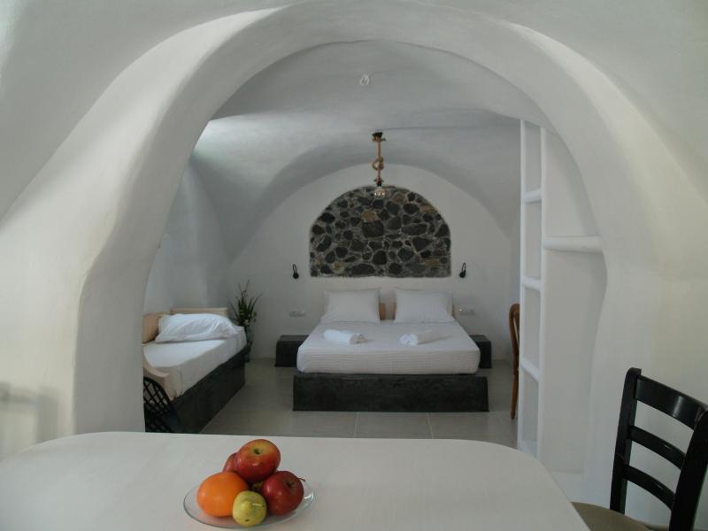 One-Bedroom Apartment image 1