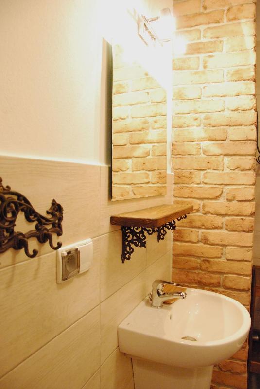 One-Bedroom Apartment image 4
