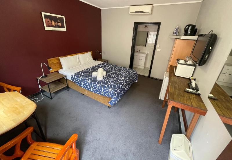 City East Motel - image 13