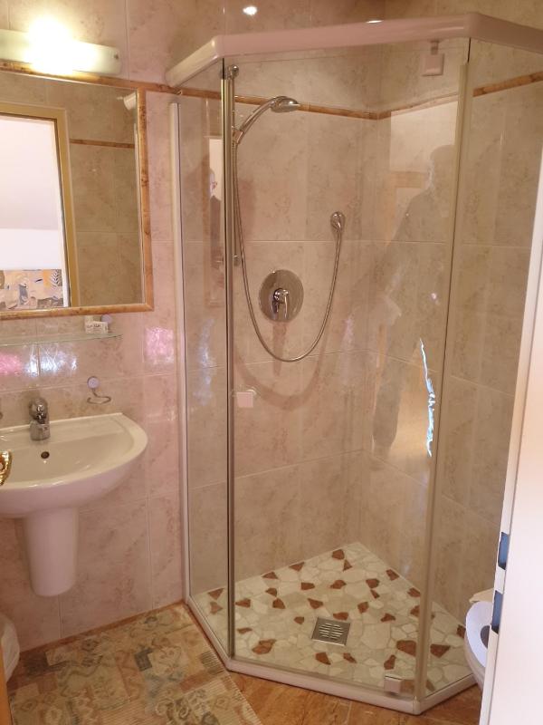 Double Room image 4
