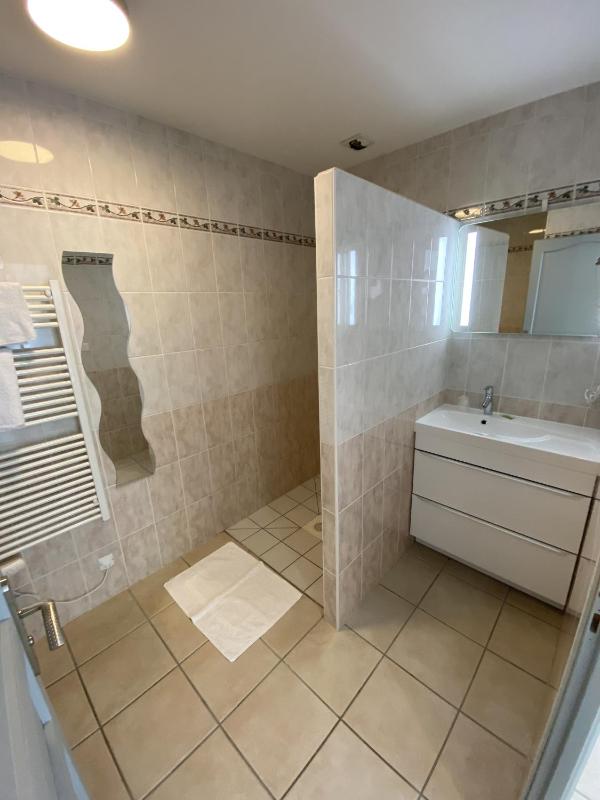 Twin Room image 3