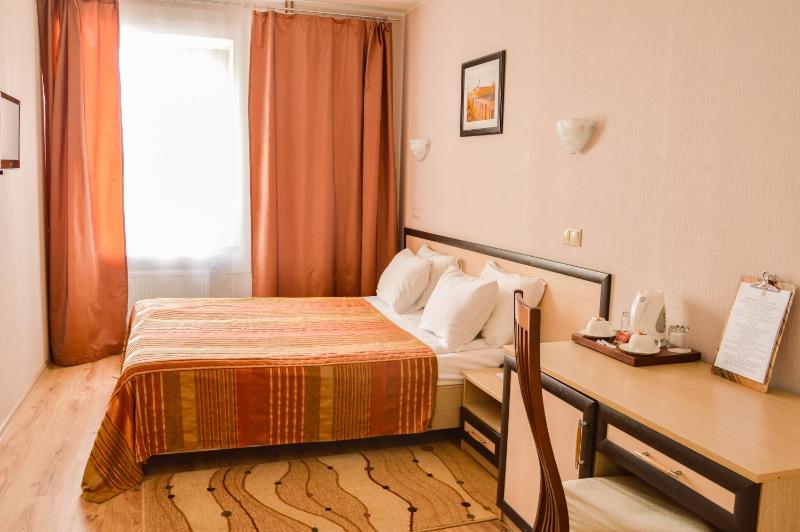 Standard Double Room image 2