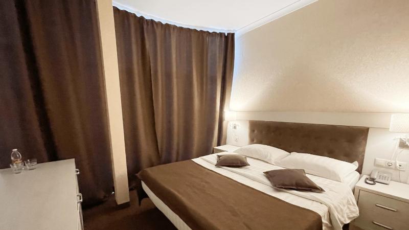 Standard Double Room image 3