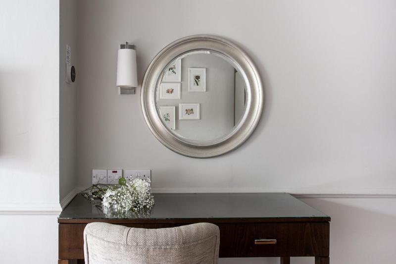Twin Room image 2