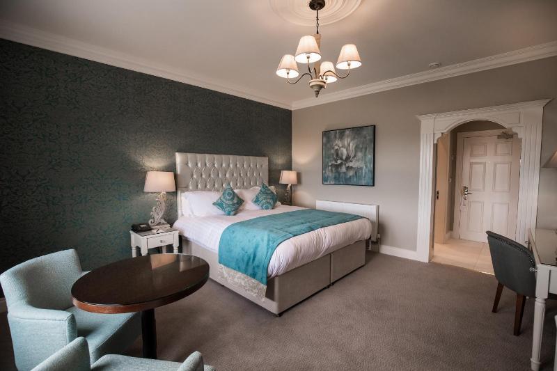 Deluxe Double or Twin Room image 4