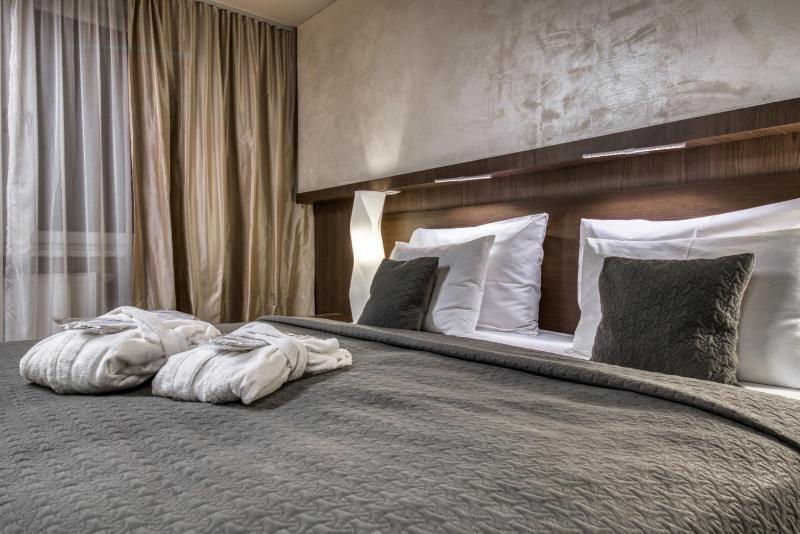 Deluxe Quadruple Room with Free Access to Wellness and Fitness  image 3