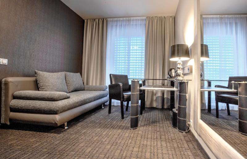 Deluxe Quadruple Room with Free Access to Wellness and Fitness  image 2