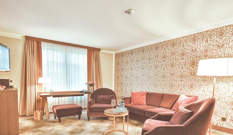 Deluxe Suite image 3