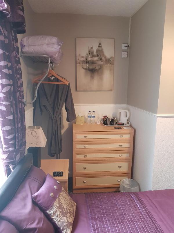 Double Room with Private Bathroom image 3