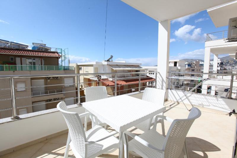 One-Bedroom Apartment image 4