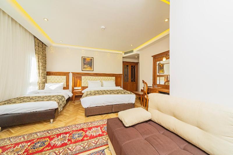 Superior Family Room image 1