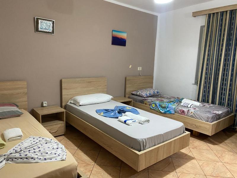 Triple Room with Shared Toilet image 3