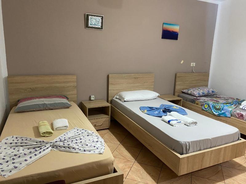 Triple Room with Shared Toilet image 1
