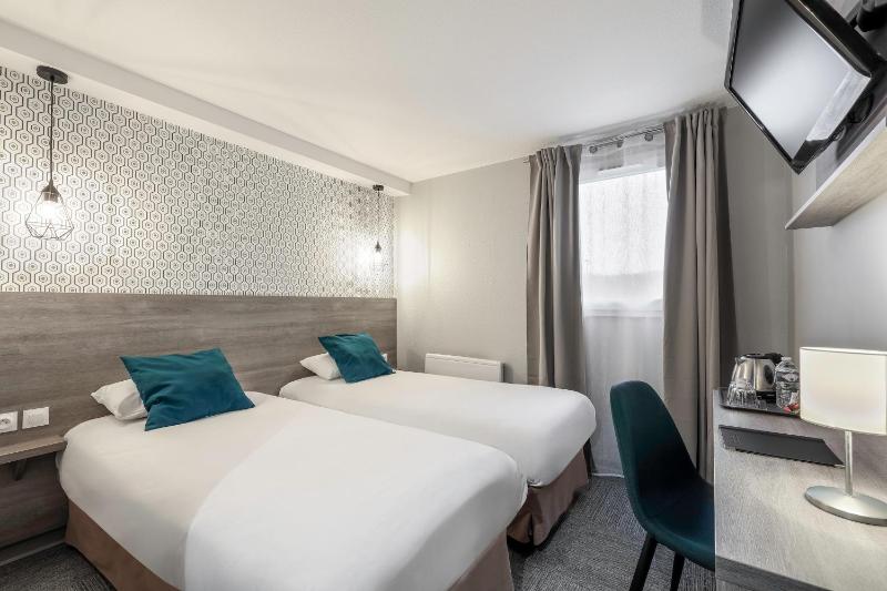 Classic Twin Room image 1