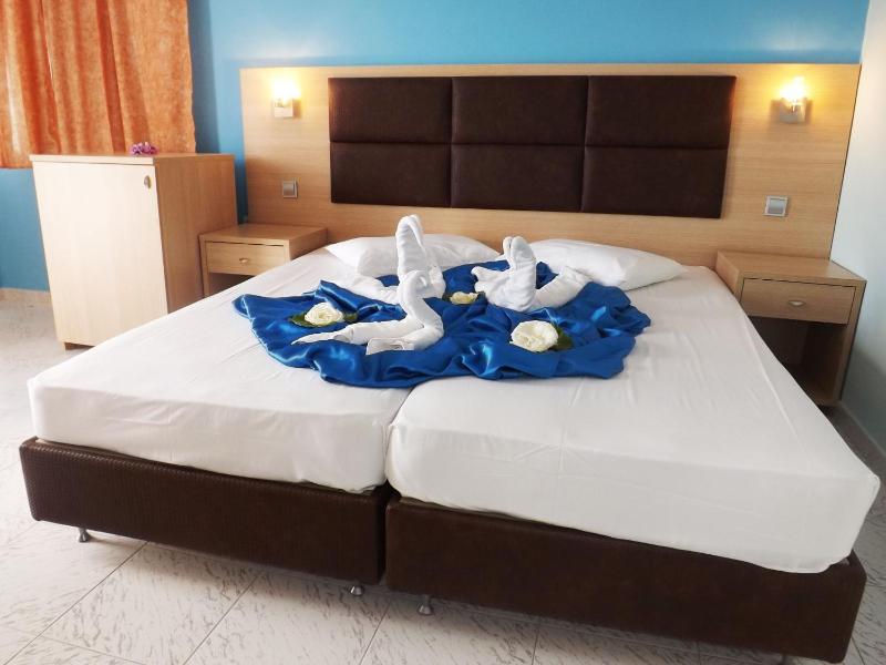 Leonidas Hotel & Studios - image 7