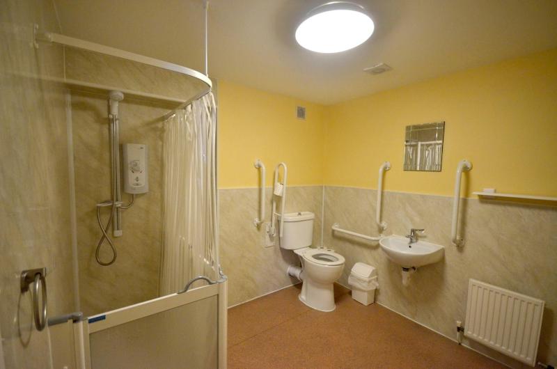 Twin Room - Disability Access image 3