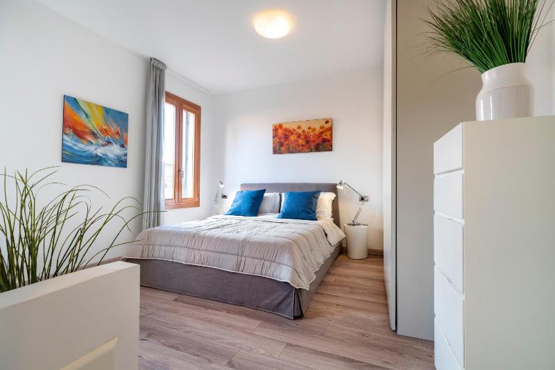 One-Bedroom Apartment image 3